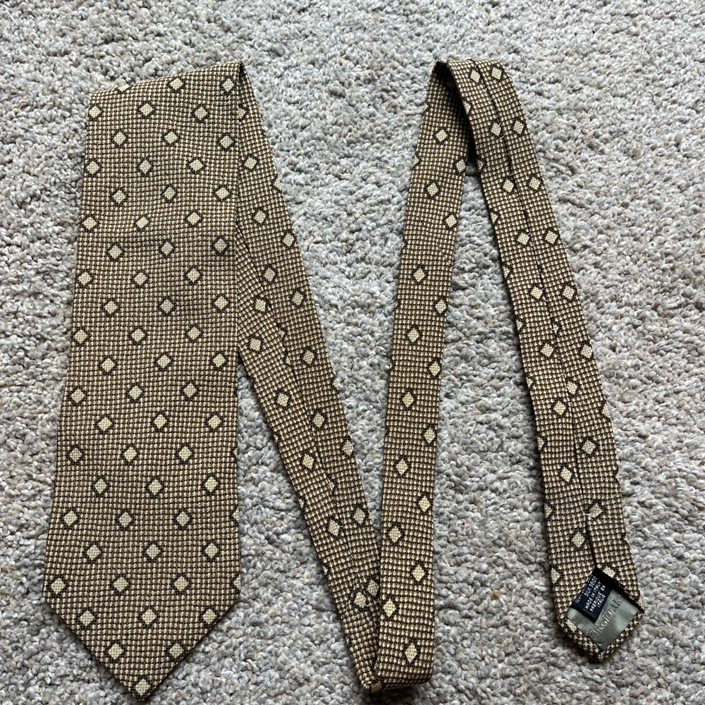 Giorgio Armani Beige Diamond Pattern Tie